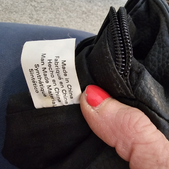 Elegant Black Leather Handbag - Picture 3 of 7